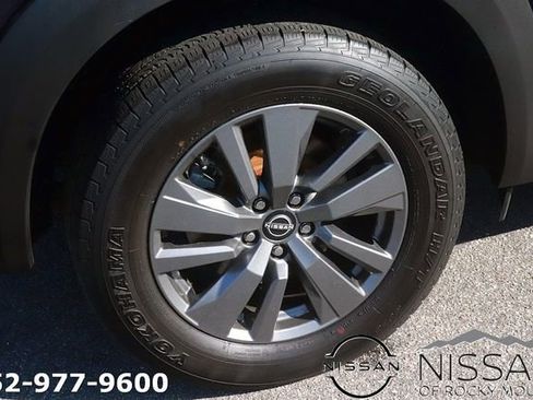 Used 2025 Nissan Pathfinder SV FWD image 8