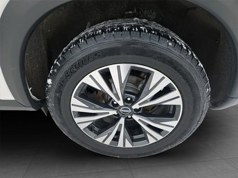 Used 2023 Nissan Rogue SV image 33