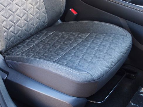 Used 2025 Nissan Kicks SV image 12