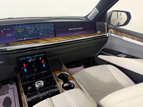 Used 2025 Cadillac Escalade Sport Platinum w/ LPO, Floor Liner Package AWD/4WD image 21