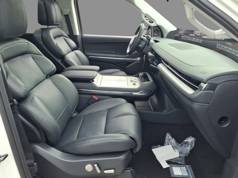 New 2026 Lincoln Navigator Reserve AWD/4WD image 13