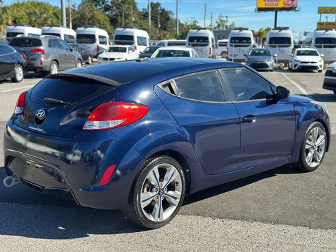 Used 2017 Hyundai Veloster Value Edition image 4