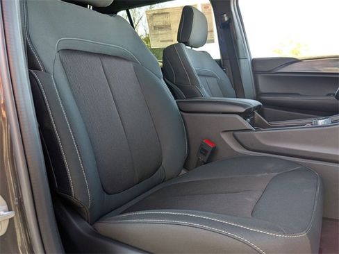 New 2025 Jeep Grand Cherokee L Laredo image 37