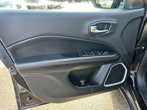 Used 2019 Jeep Compass Latitude image 13