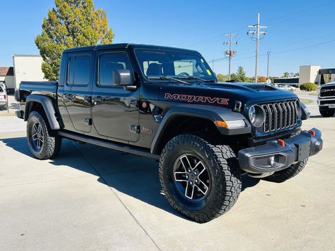 Used 2024 Jeep Gladiator Mojave w/ Technology Group image 2