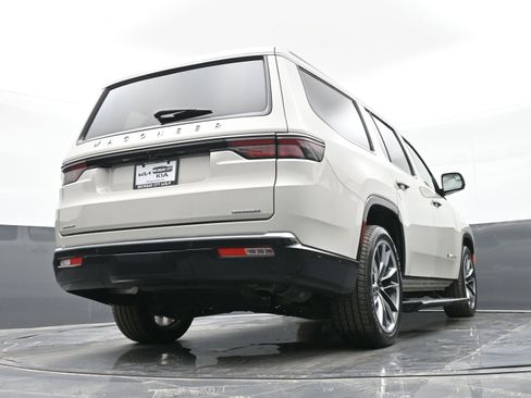 Used 2022 Jeep Wagoneer Series III w/ Premium Group I image 44