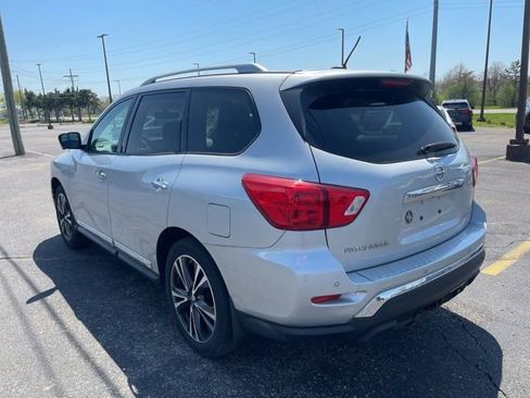 Used 2017 Nissan Pathfinder Platinum w/ Family Entertainment Package image 3