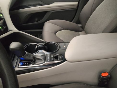 Used 2018 Toyota Camry LE image 26