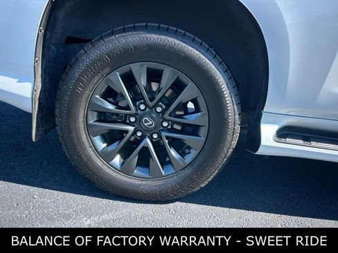 Used 2023 Lexus GX 460 Premium w/ Premium Package image 4