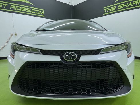 Used 2022 Toyota Corolla LE FWD image 3