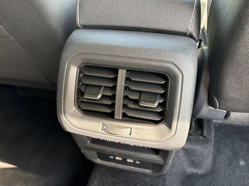 Used 2026 Volkswagen Taos SE FWD image 23
