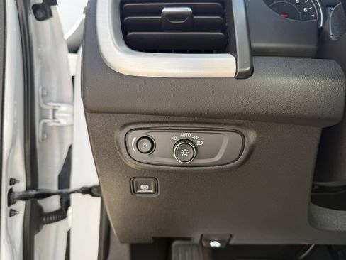 Used 2023 GMC Terrain SLE FWD image 12
