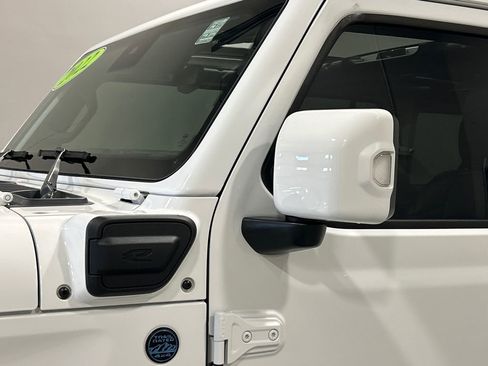Used 2022 Jeep Wrangler Unlimited Sahara image 12