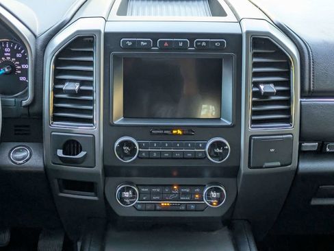 Used 2020 Ford Expedition XLT w/ Equipment Group 202A AWD/4WD image 18