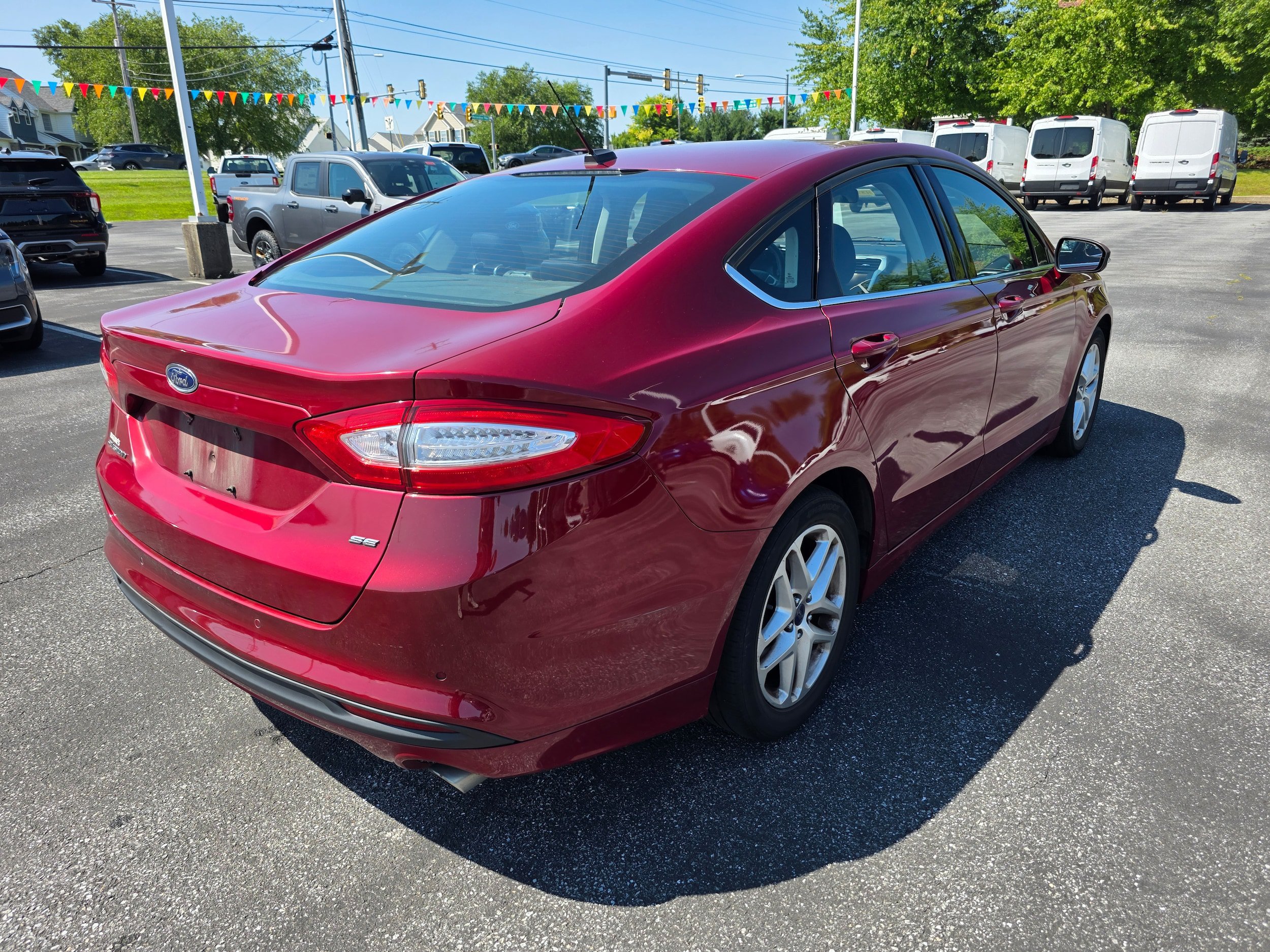 Used 2016 Ford Fusion SE FWD image 5