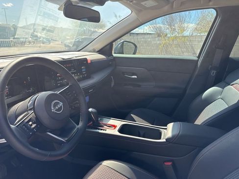 Used 2025 Nissan Kicks SR image 18