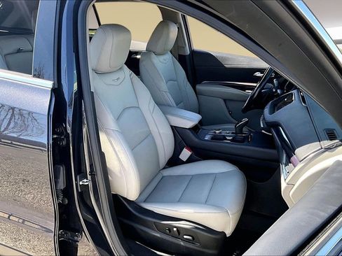 Used 2023 Cadillac XT4 Luxury image 7