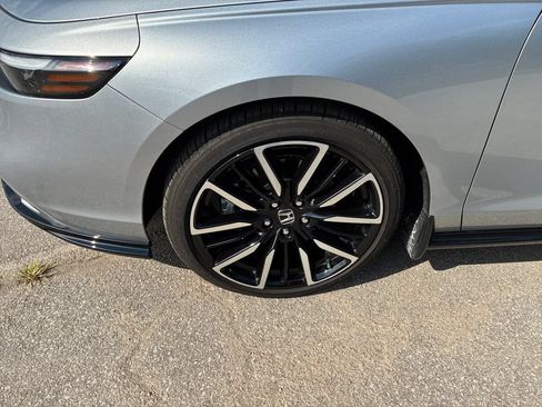 Used 2025 Honda Accord Touring image 9