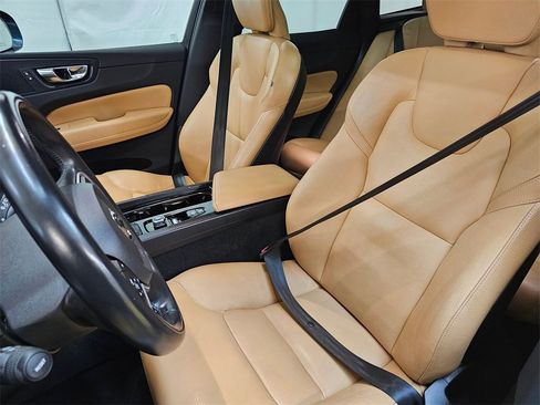 Used 2020 Volvo XC60 T5 Momentum w/ Protection Package Premier image 22