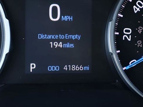 Used 2022 Toyota RAV4 XLE Premium image 24