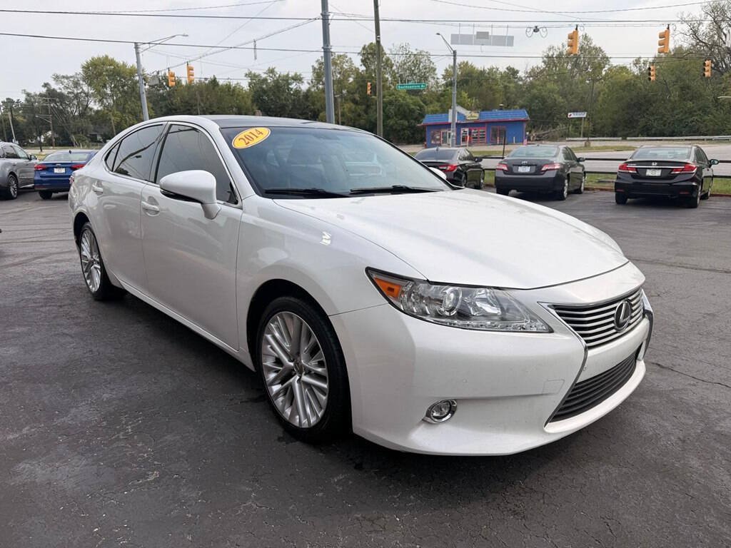 Used 2014 Lexus ES 350 w/ Ultra Luxury Package FWD image 2