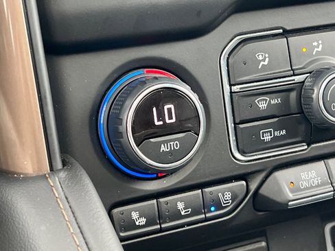 Used 2024 Chevrolet Suburban High Country w/ Premium Package 2 image 30