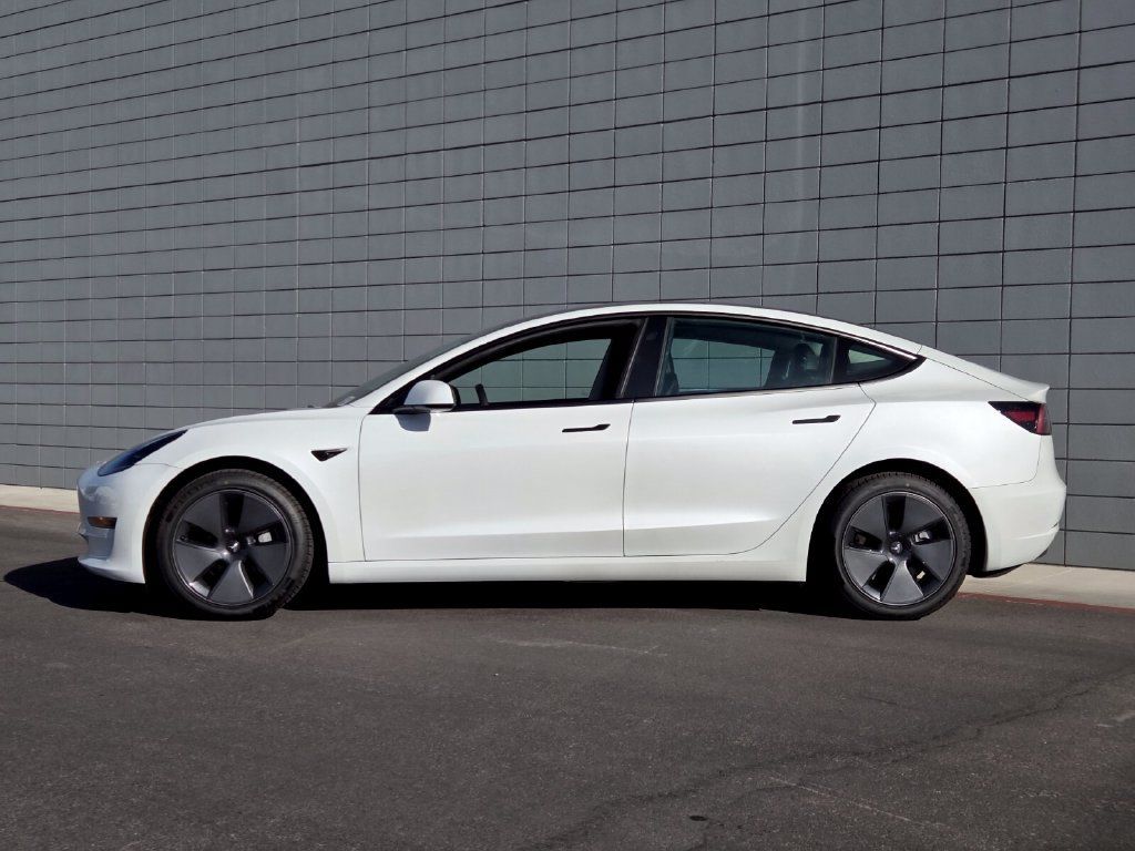 Used 2023 Tesla Model 3 Standard Range RWD image 2