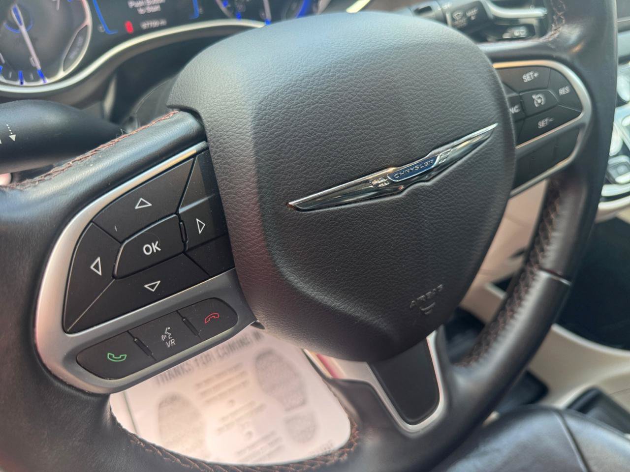 Used 2017 Chrysler Pacifica Touring-L FWD image 19