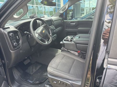 Used 2024 Chevrolet Silverado 2500 Custom w/ Custom Value Package AWD/4WD image 4