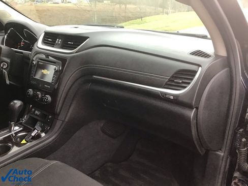 Used 2017 Chevrolet Traverse LT image 29
