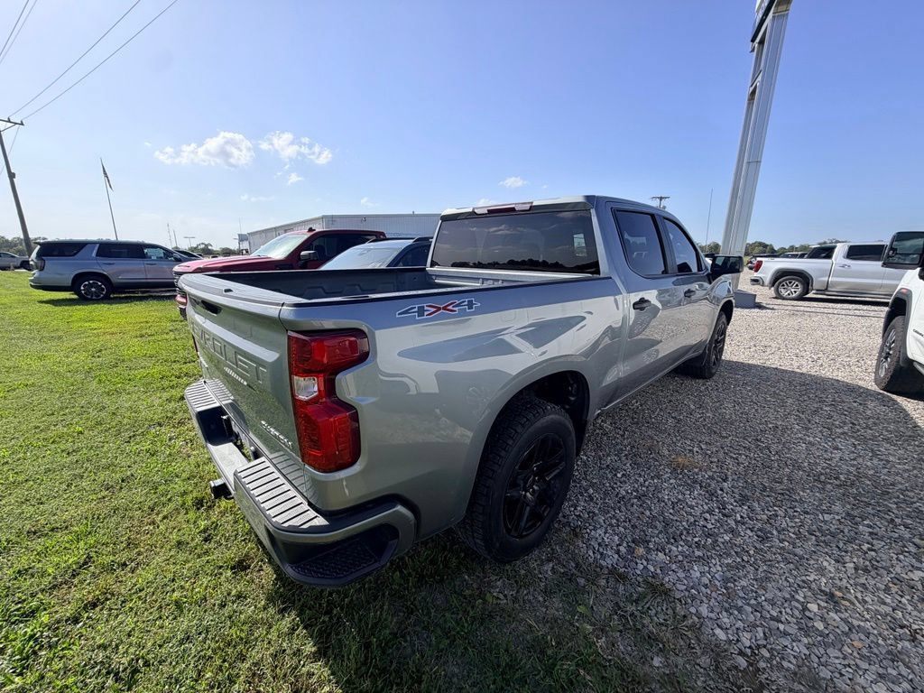 Used 2023 Chevrolet Silverado 1500 Custom AWD/4WD image 3
