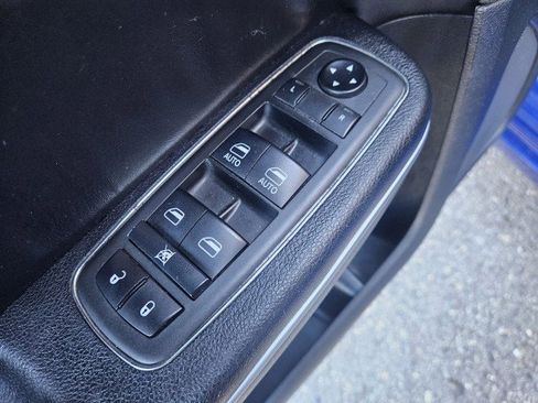 Used 2019 Chrysler 300 Touring w/ Sport Appearance Package image 10