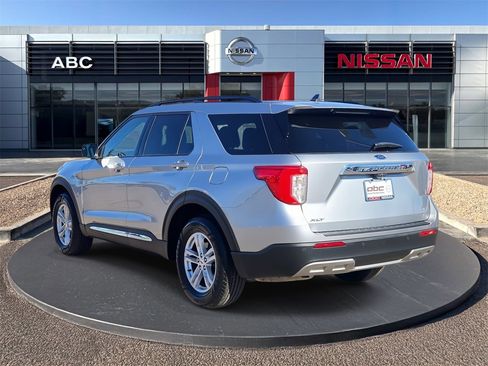 Used 2023 Ford Explorer XLT w/ Equipment Group 202A image 7