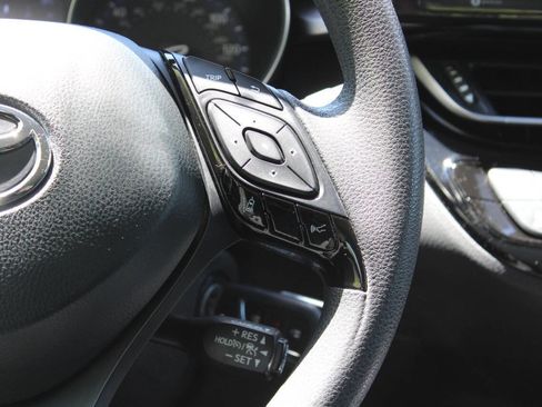 Used 2021 Toyota C-HR LE FWD image 35