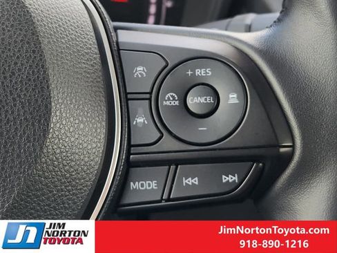 Used 2025 Toyota Corolla SE w/ SE Premium Package FWD image 30