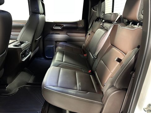 Used 2023 GMC Sierra 1500 Denali w/ Technology Package AWD/4WD image 5