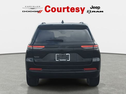 Certified 2024 Jeep Grand Cherokee Altitude image 49