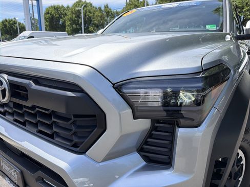Used 2024 Toyota Tacoma TRD Off-Road AWD/4WD image 6