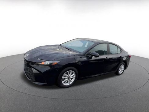 Used 2025 Toyota Camry LE image 8