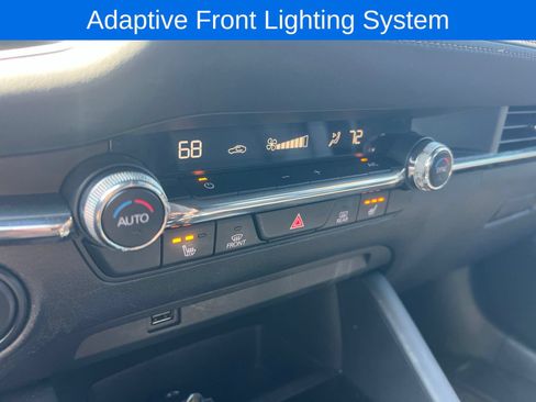Used 2019 MAZDA MAZDA3 Hatchback w/ Premium Package FWD image 11