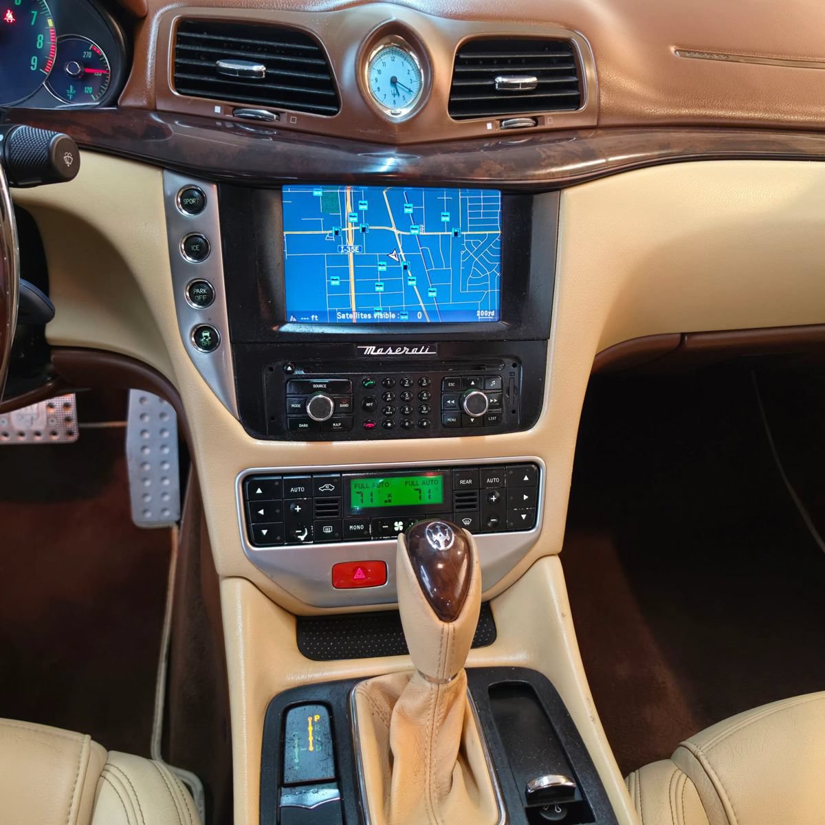 Used 2015 Maserati GranTurismo Sport RWD image 20