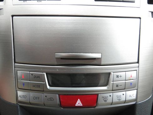 Used 2014 Subaru Outback 2.5i Limited w/ Moonroof Package AWD/4WD image 21