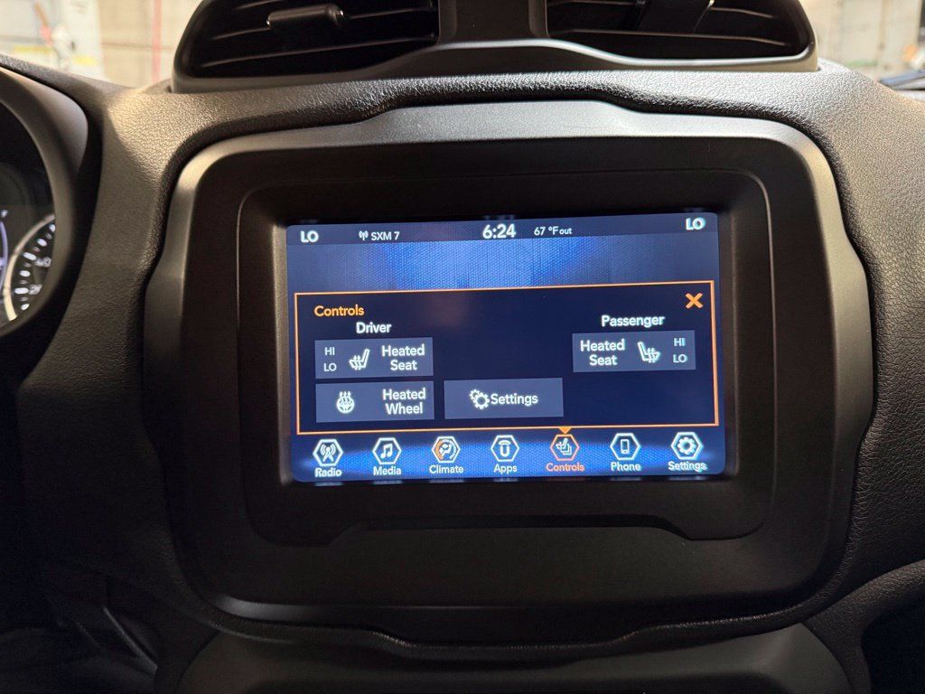Used 2020 Jeep Renegade Latitude w/ Cold Weather Group AWD/4WD image 15