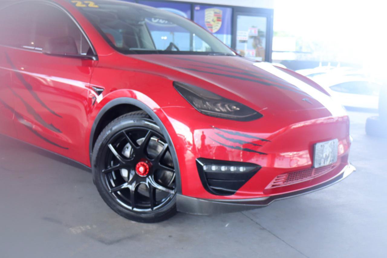 Used 2022 Tesla Model Y Long Range AWD/4WD image 2