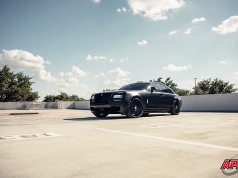Used 2014 Rolls-Royce Ghost RWD image 17