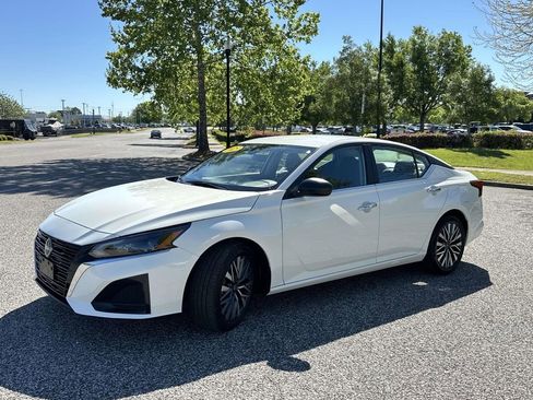 Used 2025 Nissan Altima 2.5 SV image 33
