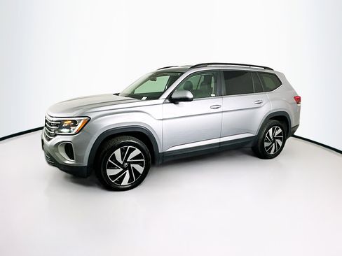 Used 2025 Volkswagen Atlas SE AWD/4WD image 4