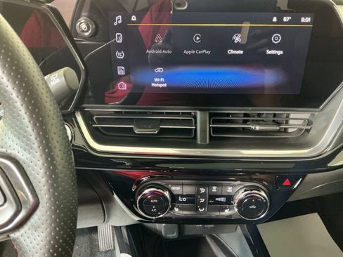 Used 2024 Chevrolet Trax RS w/ Sunroof Package FWD image 22