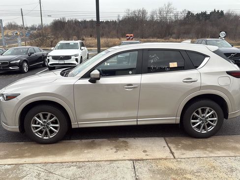 Used 2025 MAZDA CX-5 AWD 2.5 S w/ Preferred Package image 4