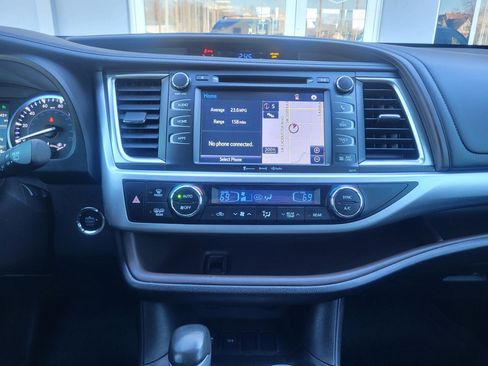 Used 2018 Toyota Highlander XLE image 30